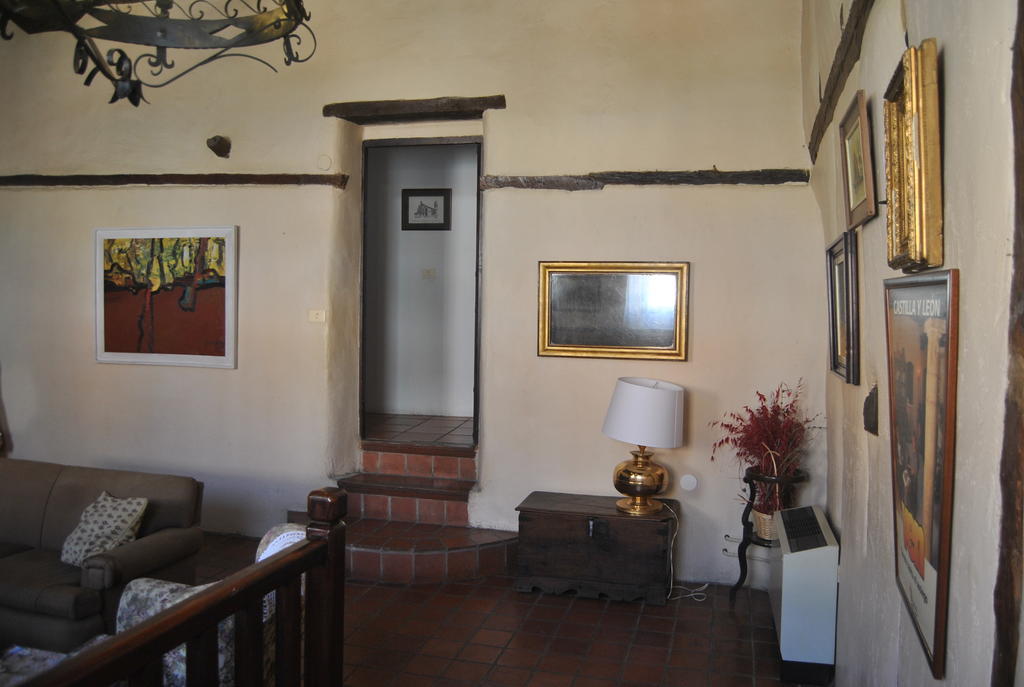 El Meson De Castrojeriz Exterior photo